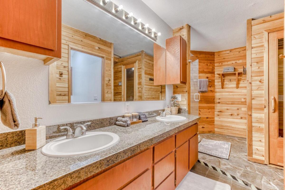 Great Blue Lodge - Spacious Ski Lodge, Hot Tub, Sauna, Game Room & More Government Camp Esterno foto