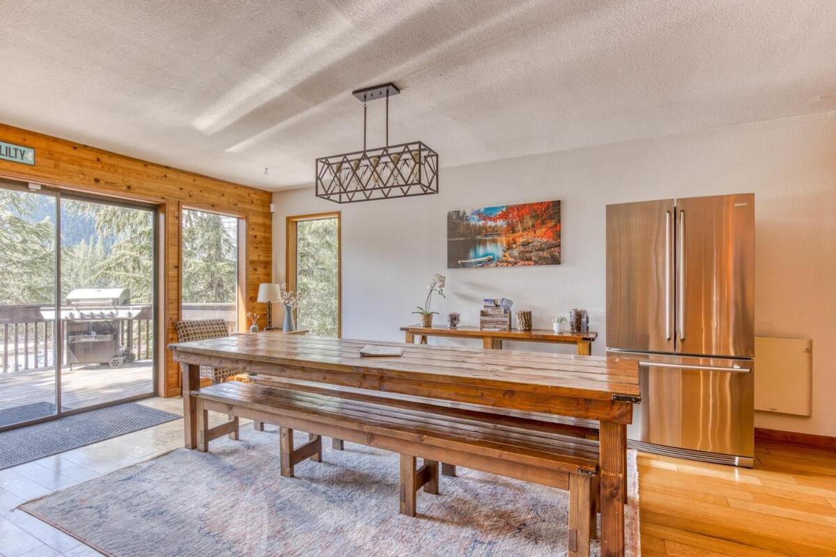 Great Blue Lodge - Spacious Ski Lodge, Hot Tub, Sauna, Game Room & More Government Camp Esterno foto
