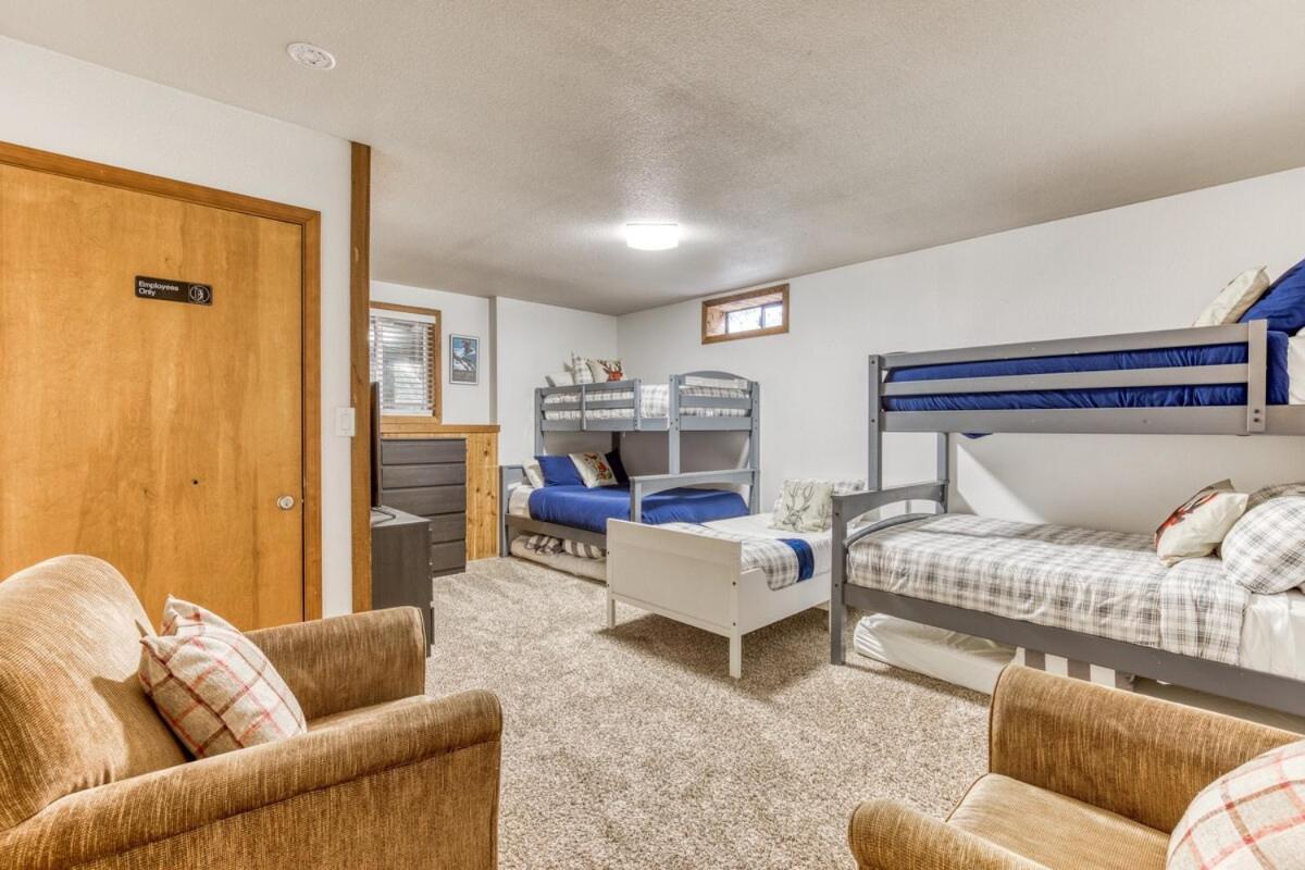 Great Blue Lodge - Spacious Ski Lodge, Hot Tub, Sauna, Game Room & More Government Camp Esterno foto