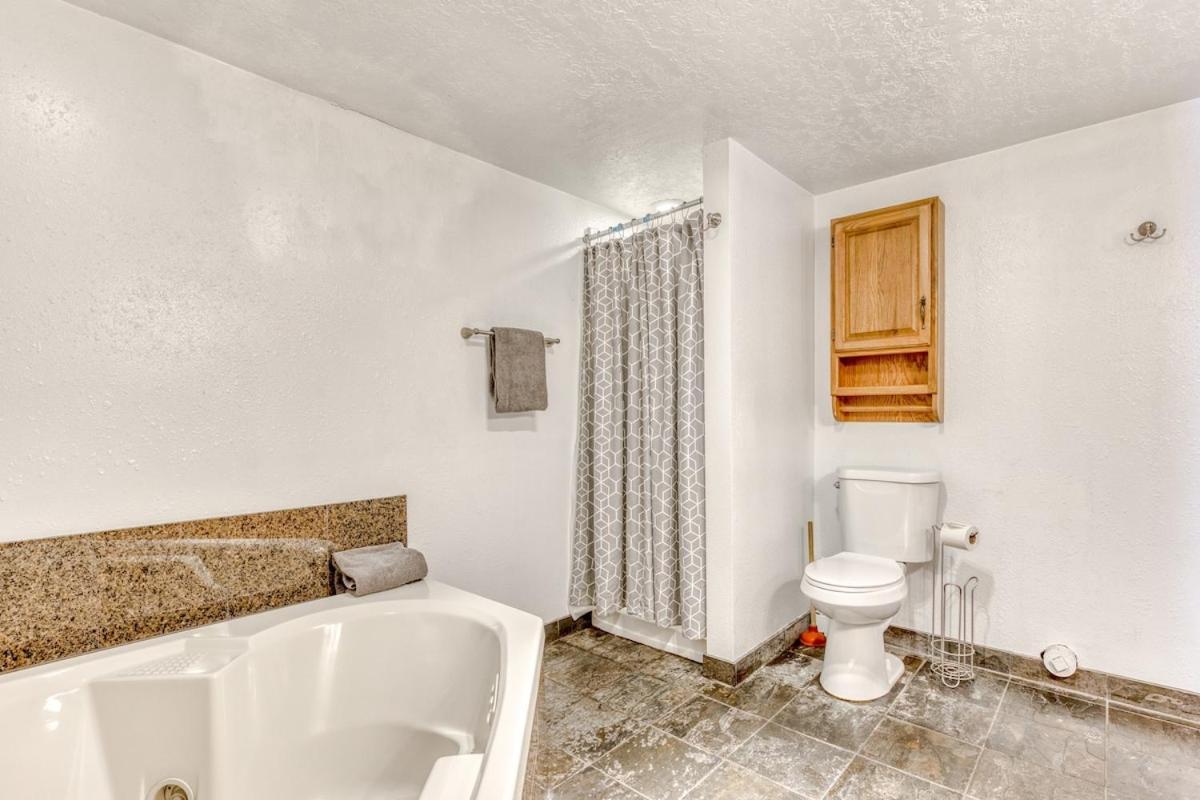 Great Blue Lodge - Spacious Ski Lodge, Hot Tub, Sauna, Game Room & More Government Camp Esterno foto