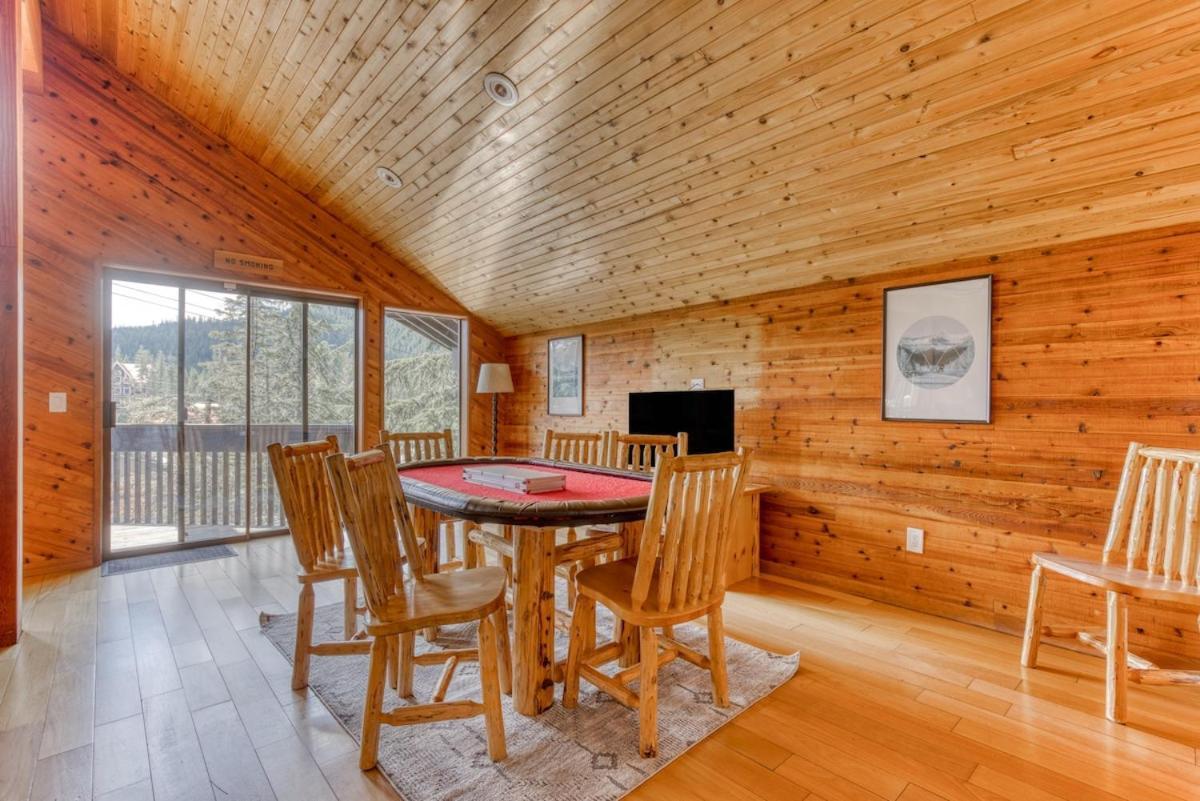 Great Blue Lodge - Spacious Ski Lodge, Hot Tub, Sauna, Game Room & More Government Camp Esterno foto