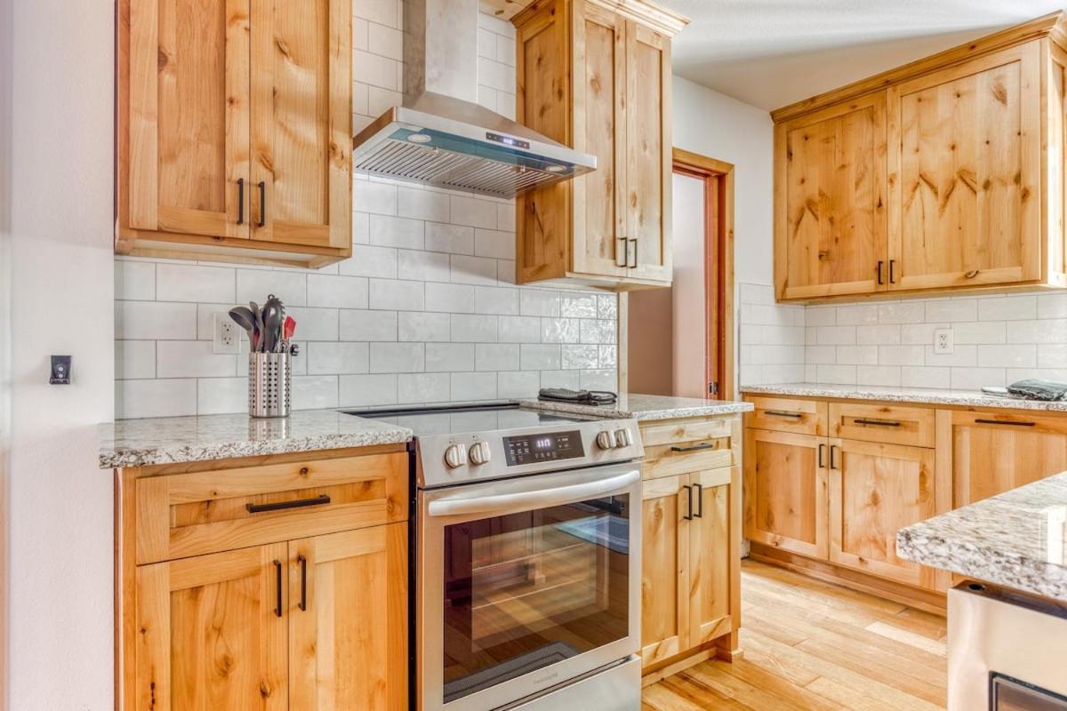 Great Blue Lodge - Spacious Ski Lodge, Hot Tub, Sauna, Game Room & More Government Camp Esterno foto