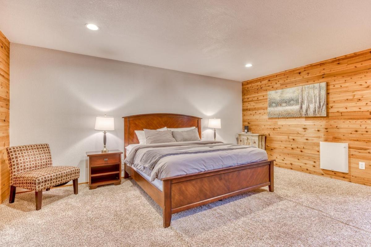 Great Blue Lodge - Spacious Ski Lodge, Hot Tub, Sauna, Game Room & More Government Camp Esterno foto
